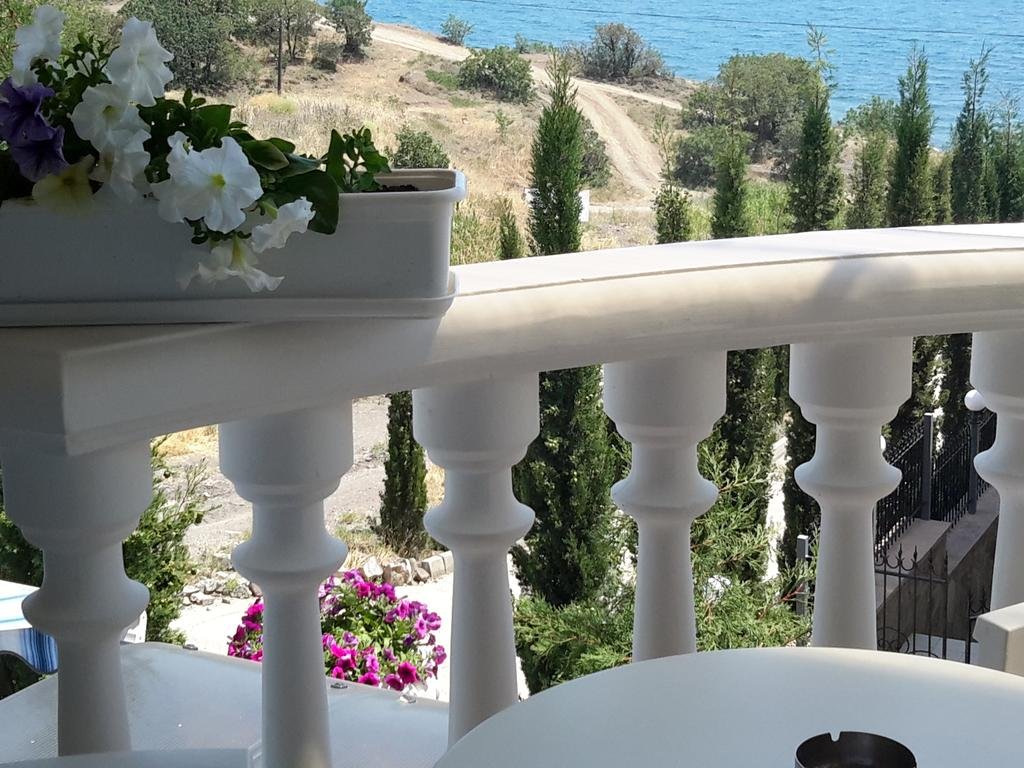 Гостевой дом Guest House Lora Алушта
